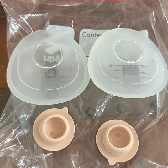 Munchkin Silicone Breast Milk Collector Cup with Storage Plug - 2pk - Picture 3 of 6